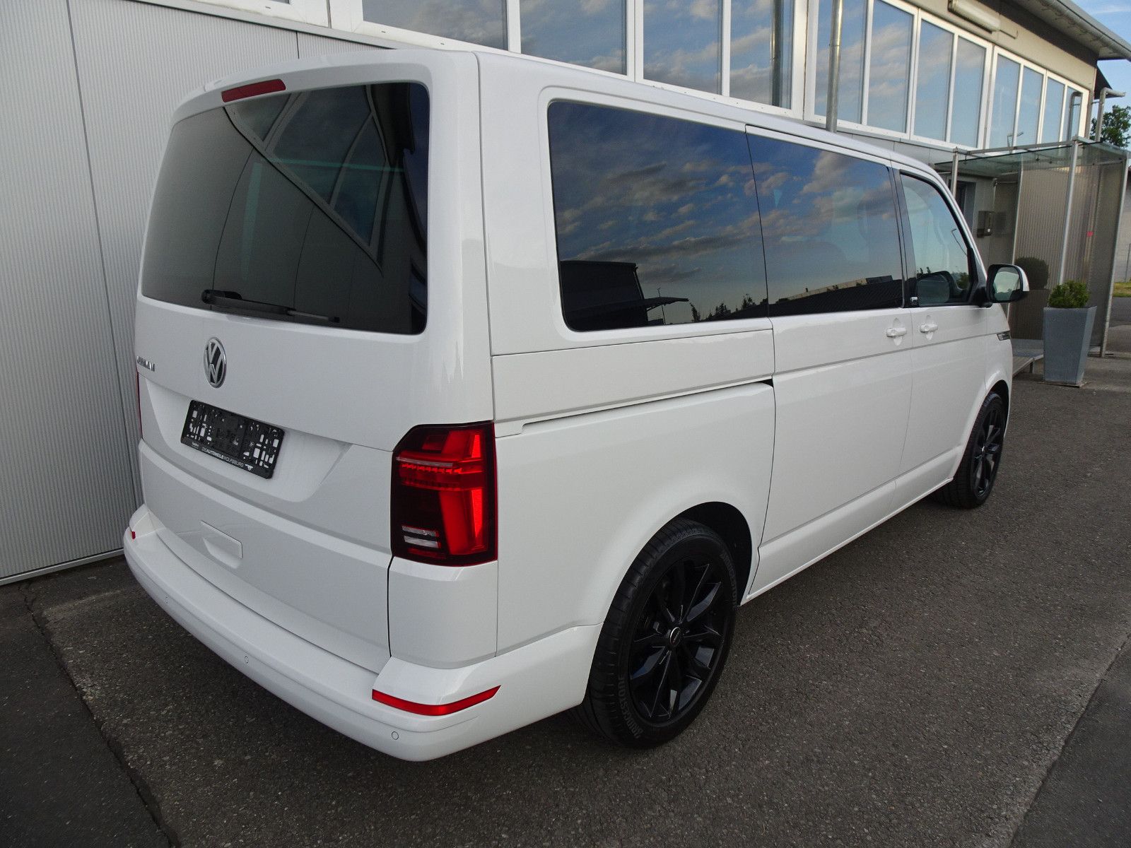 Volkswagen T6.1 Multivan TDI Gen.Six Virtual AHK H&R 18 ALU foto 5