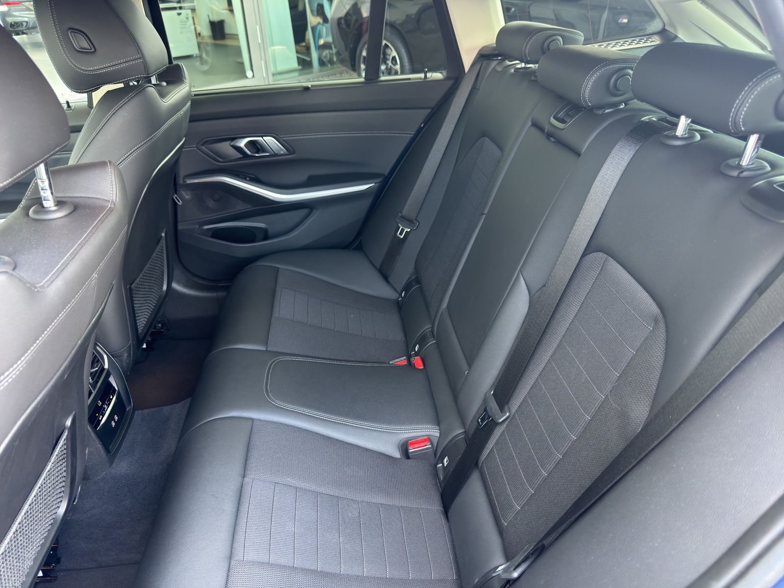 BMW 318i Touring Navi.LED.Hifi.SSGL.Tempo.DriveA.SH foto 7