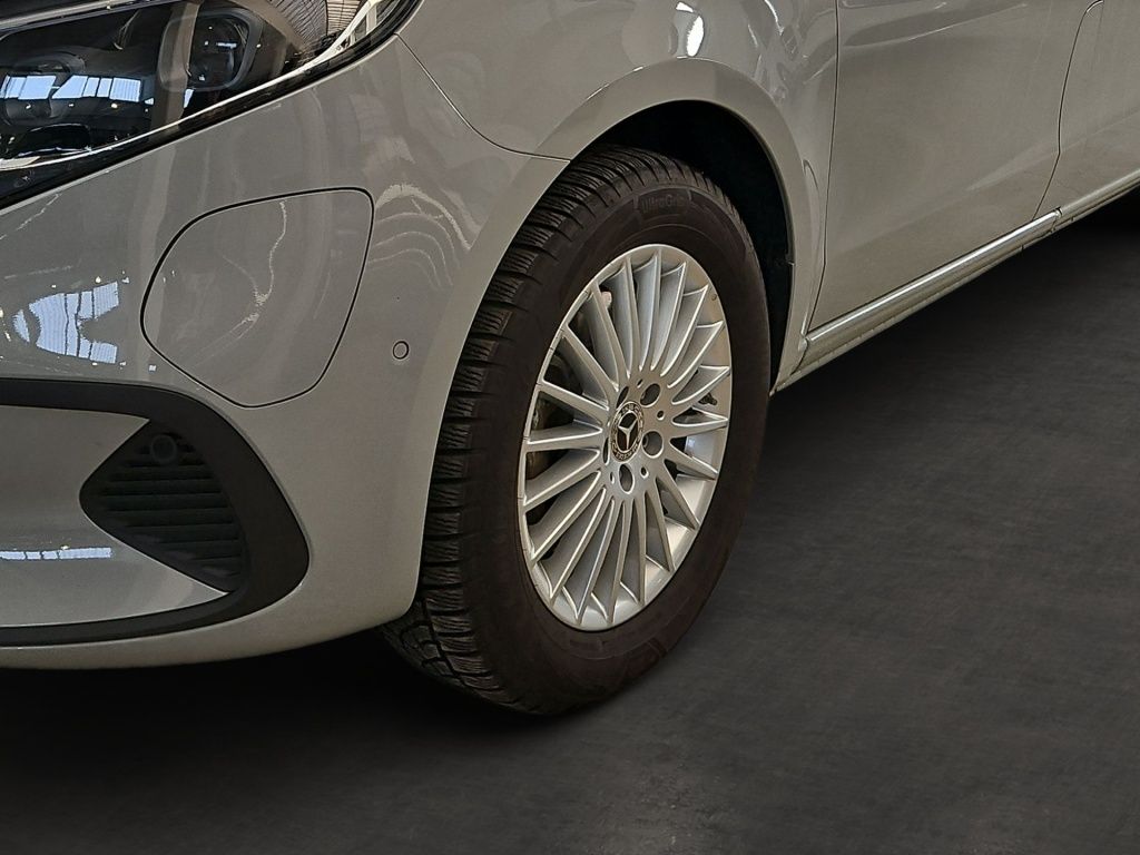 Fahrzeugabbildung Mercedes-Benz EQV 300 lang Nav Distronic Sitzhzg LED RFK Vorkl