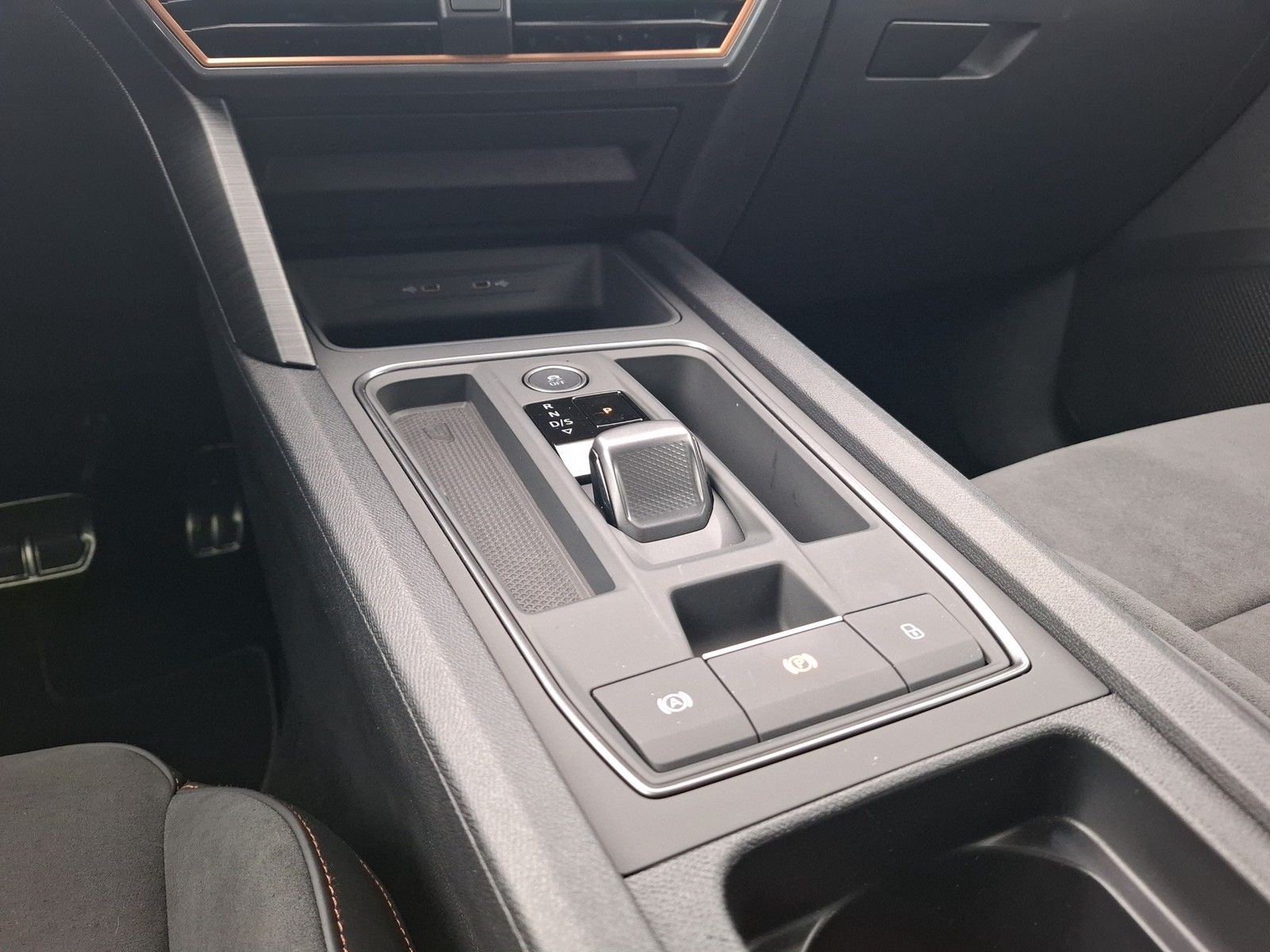 CUPRA Formentor VZ 2.0 TSI Tribe Edition 4Drive DSG / - Image 14