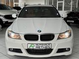 BMW 320d Touring *M SPORT*NAVI*PANORAMA*PDC*RDKS* - BMW 320 aus 2010: Kombi, 320d