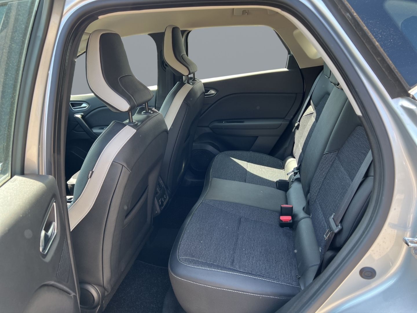 Fahrzeugabbildung Renault Captur II Intens 1.3 TCe 155 EDC EU6d-T Navi Dig