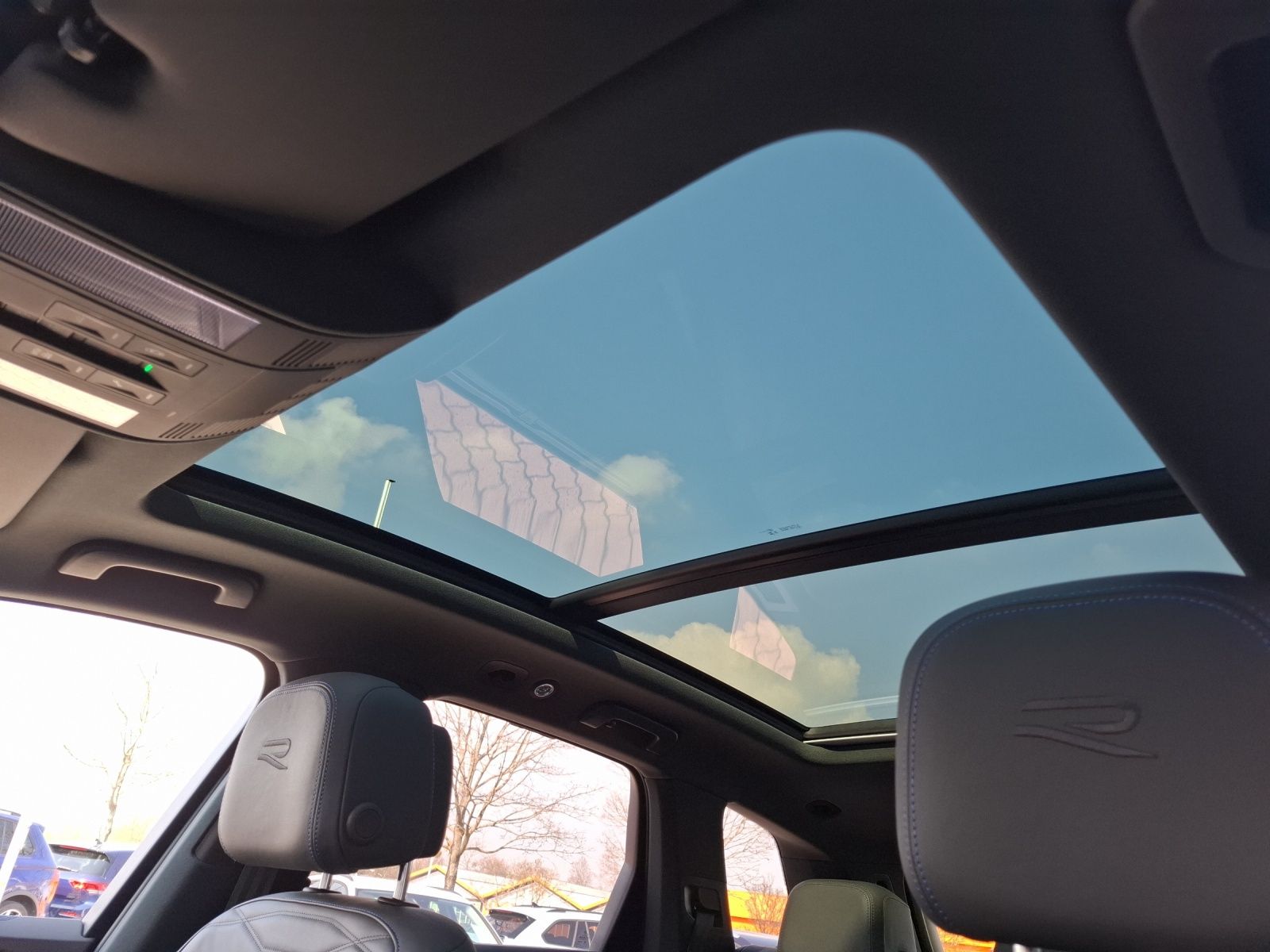 Fahrzeugabbildung Volkswagen Touareg TSI eHybrid R-Line 4M Matrix AHK Pano HU