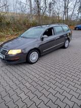 Volkswagen Passat 1.6 Trendline Trendline - Volkswagen Passat mit Benzin-Antrieb: Kombi, 1.6