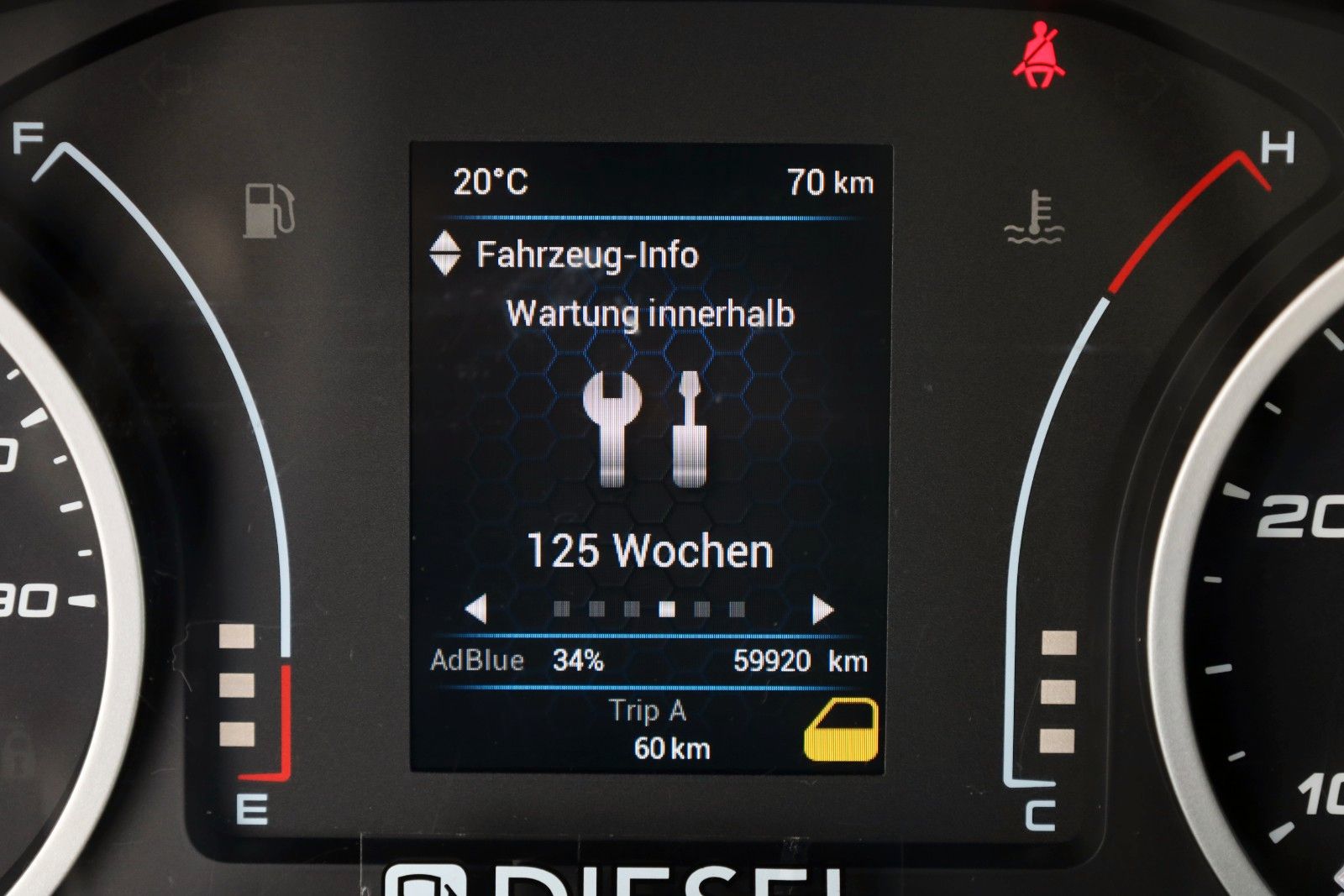 Fahrzeugabbildung Iveco Daily 35C16 ,Daily,KOFFER / LBW-6, Ladebordwand