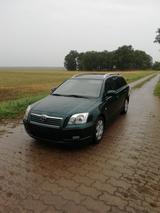 Toyota Avensis Kombi 2.0 - Toyota Avensis aus 2004: Kombi