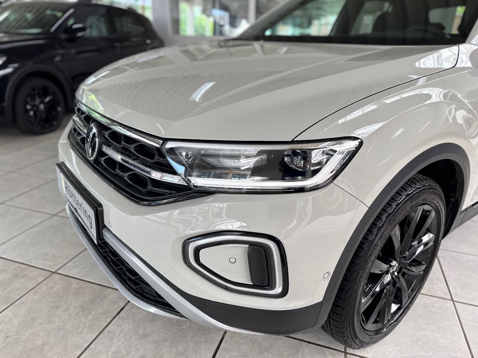 Fahrzeugabbildung Volkswagen T-Roc Black Style+ACC+NAVI+LED+AHK+DIGIT.TACHOw