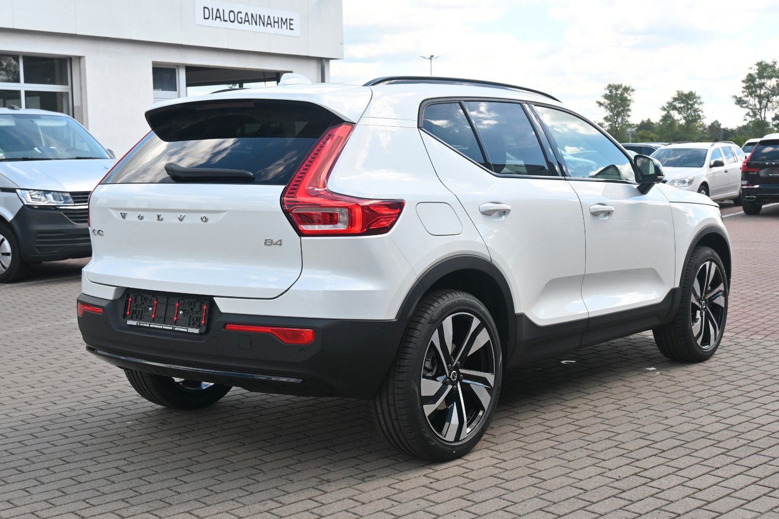 Fahrzeugabbildung Volvo XC40 B4 DKG Plus Dark*H&K*FSHZG*360°*ACC*AHK