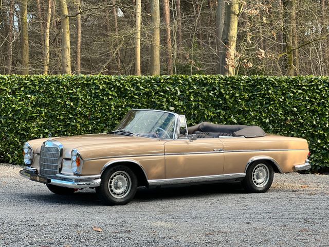 Mercedes-Benz 220SE W111 Convertible