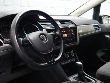 Volkswagen Touran - 10