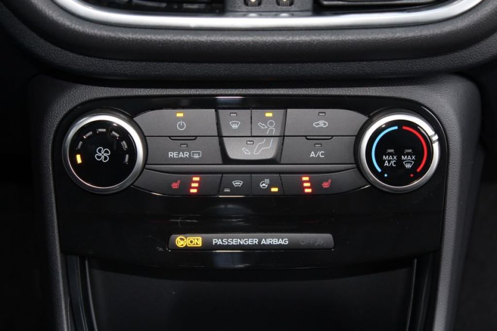 Fahrzeugabbildung Ford Puma Hybrid TITANIUM
