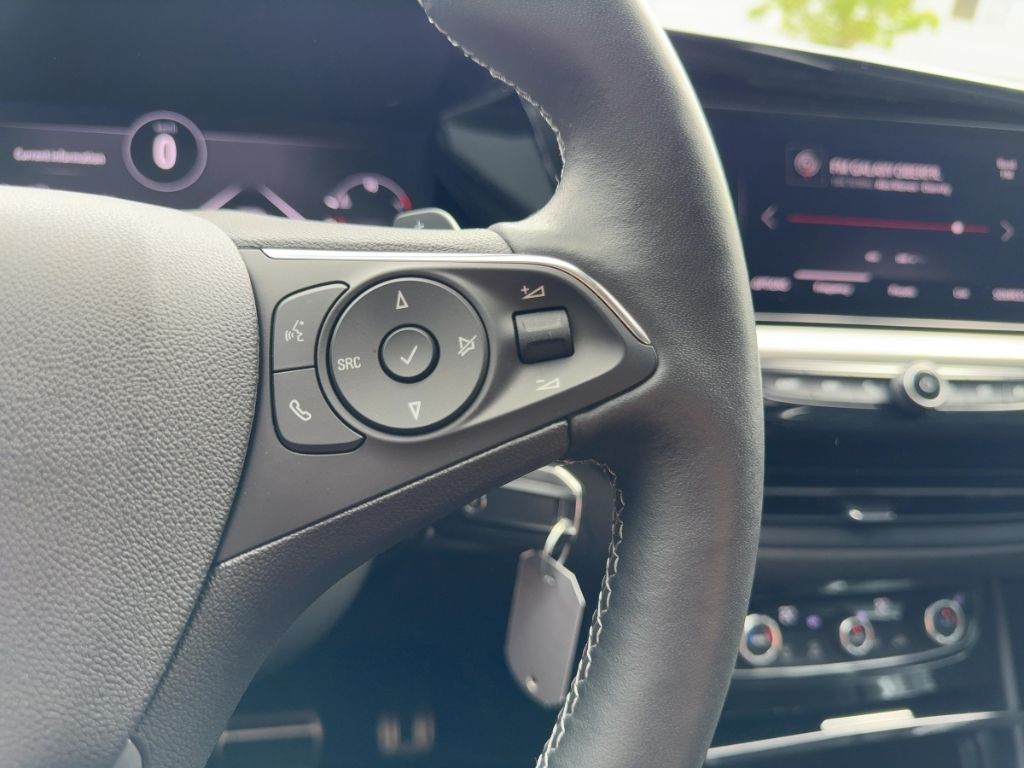 Fahrzeugabbildung Opel Grandland GS  AUTOMATIK  NAVI  LED SHZ
