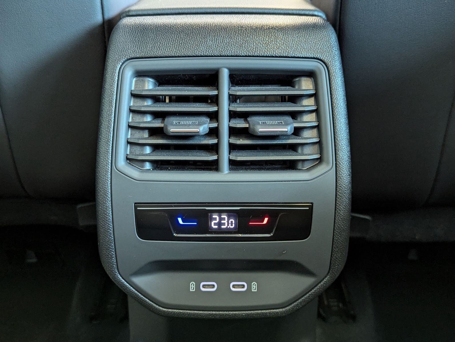 Fahrzeugabbildung CUPRA Leon 2.0 TSI VZ 4Drive Vision+ Matrix Pano ACC