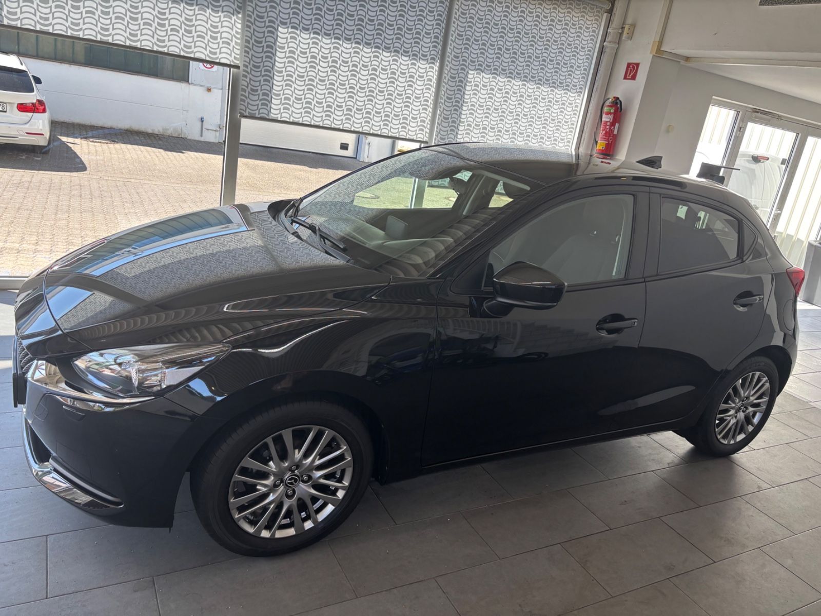 MAZDA 2
