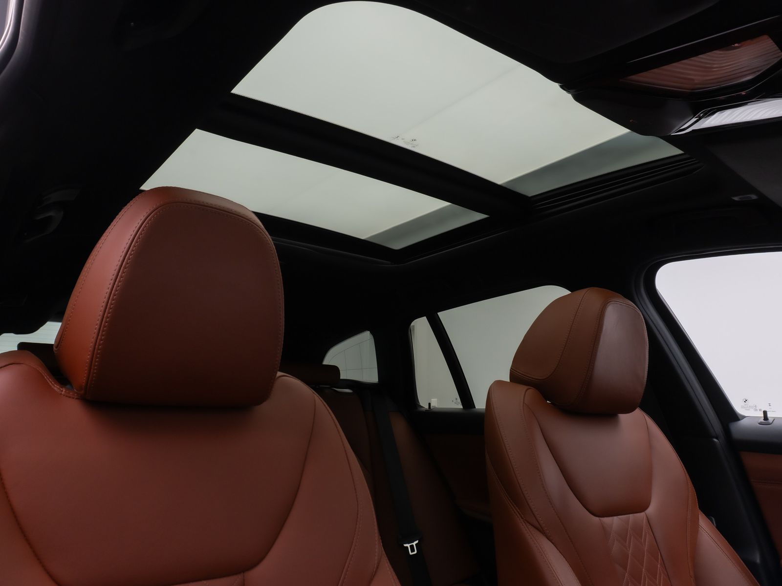 Fahrzeugabbildung BMW 330e xD Luxury Line Panorama HUD Individual Voll