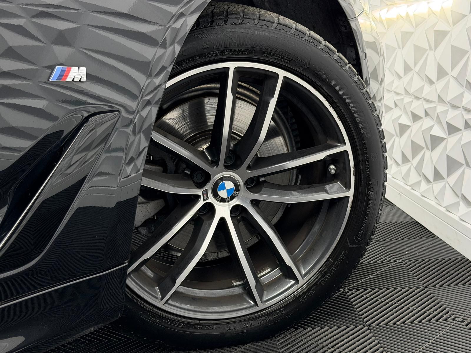 Fahrzeugabbildung BMW 520d M-PAKET/LASER/ACC/PANO/HUD/HIFI/RCAM/KEYLES