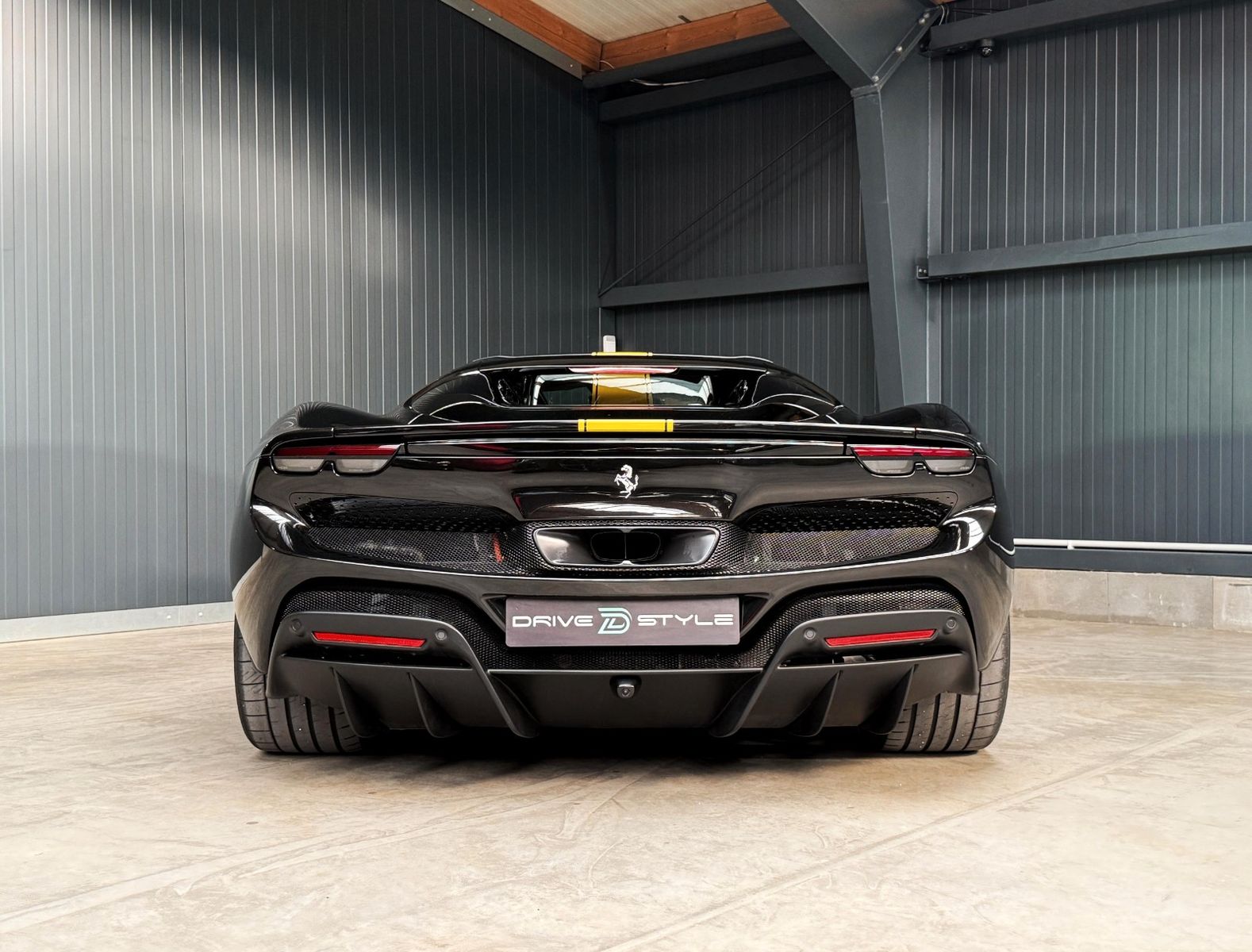 Fahrzeugabbildung Ferrari 296 GTS + Nero Extracampione + Racing Seats