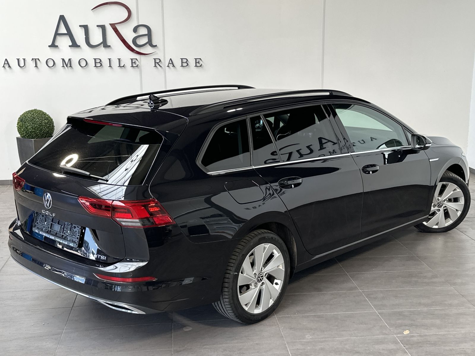 Fahrzeugabbildung Volkswagen Golf Variant 1.5 eTSI DSG Style NAV+LED+ACC+HUD