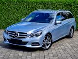 Mercedes-Benz E 220 CDI BE T-Modell (Automatik, LED, AHK) - Mercedes-Benz E 220 mit Diesel-Antrieb: Kombi