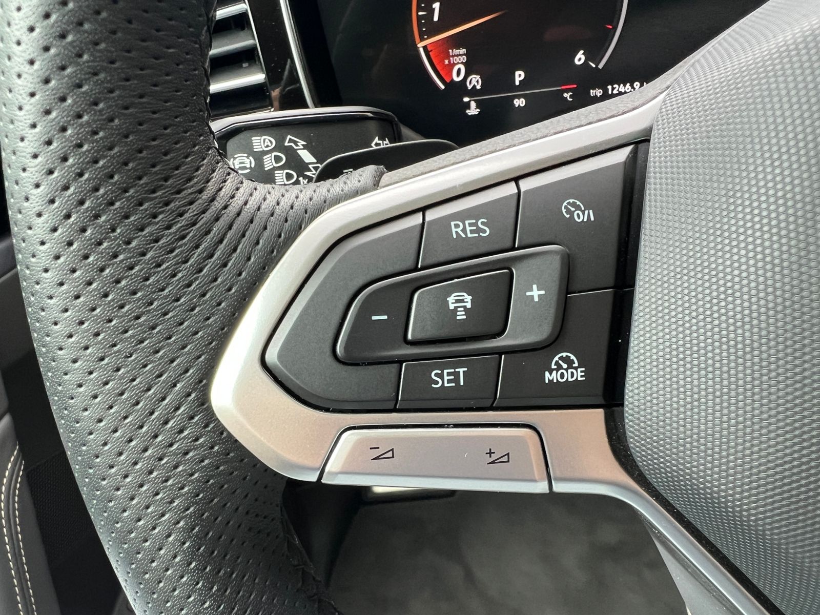 Fahrzeugabbildung Volkswagen Touareg R-Line 3.0 TDI 4MOTION *AHK, BlackStyle,