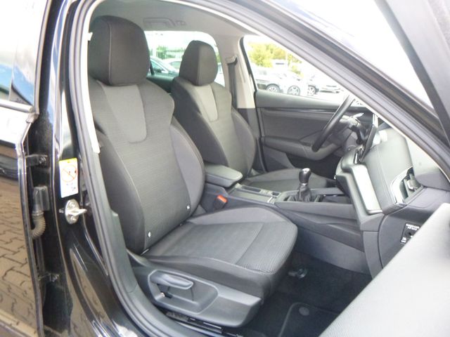 Fahrzeugabbildung Skoda Octavia Combi 2,0 TDI DPF >NAV/LED/SHZ/PDC/ACC<