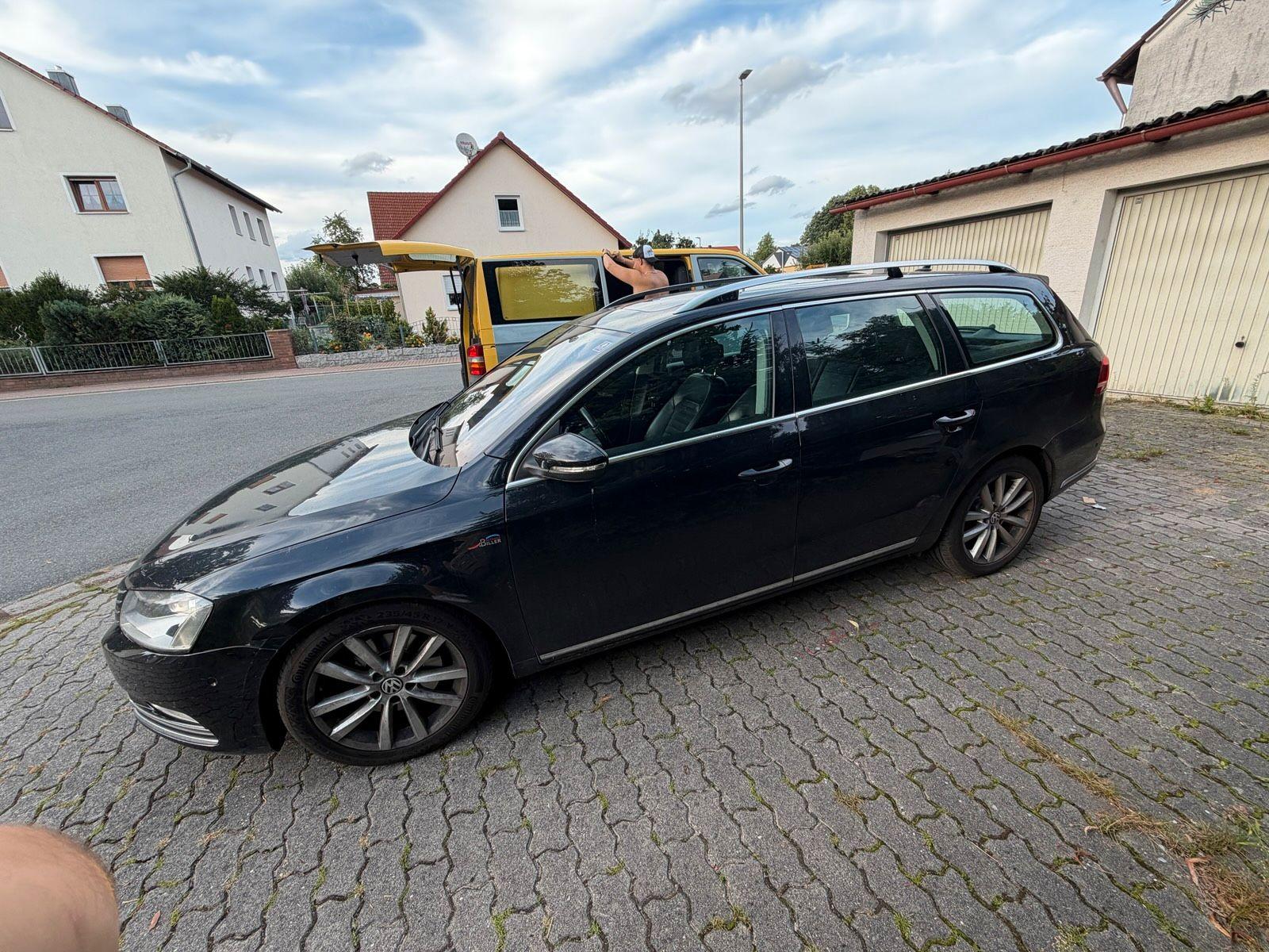 Volkswagen Passat 2011 — rear view