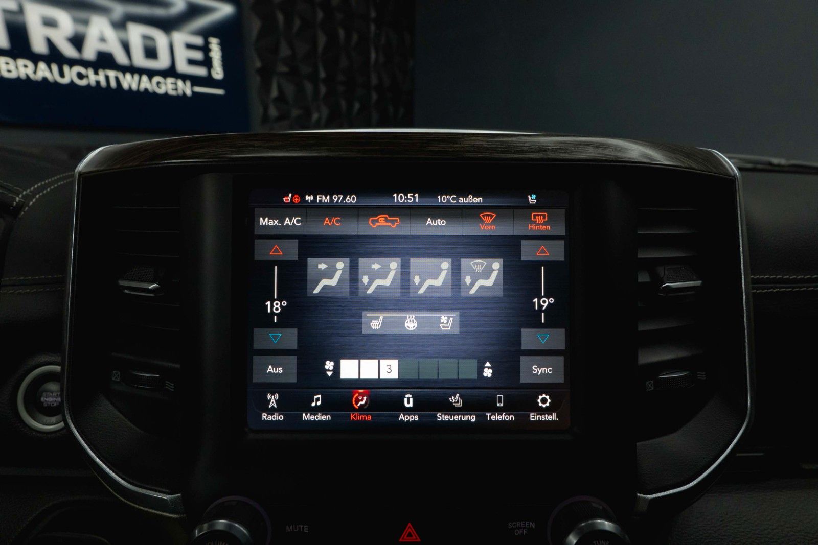 Fahrzeugabbildung Dodge RAM 5.7 V8 HEMI 4x4 OFFROAD NIGHT-Paket LARAMIE
