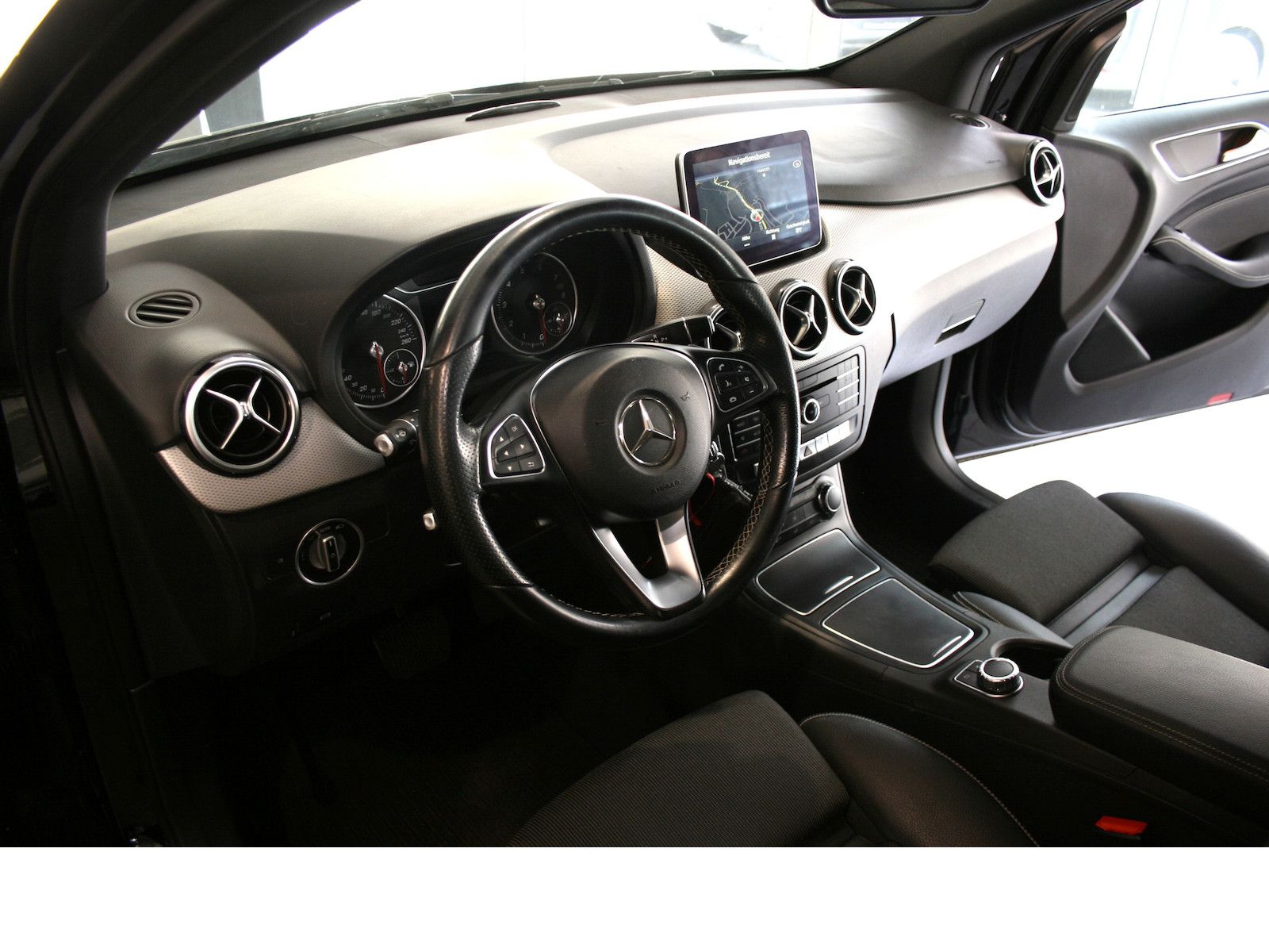 Fahrzeugabbildung Mercedes-Benz B 180 Urban *Automatik*LED*Navi*Totwinkel*AHK