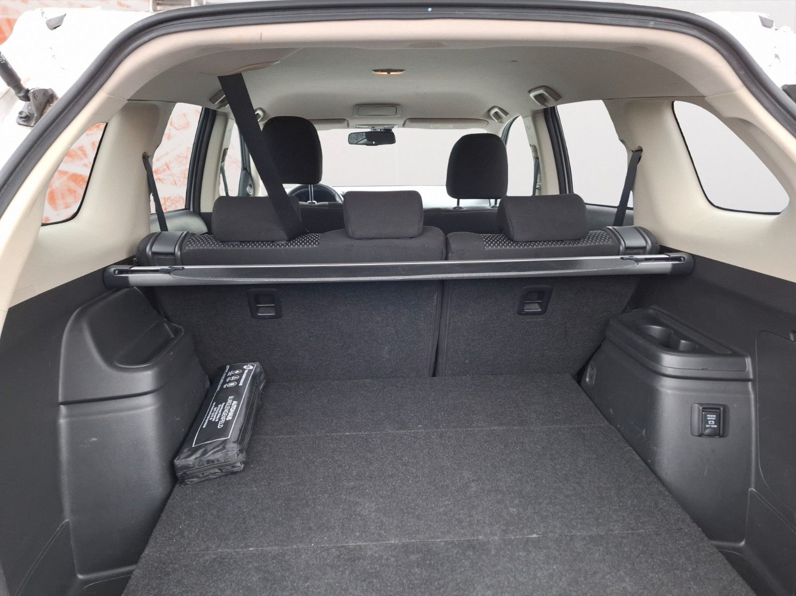 Fahrzeugabbildung Mitsubishi Outlander Active 2WD! PDC ! AHK ! Navi ! Kamera!