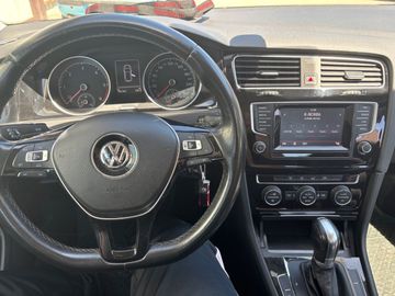 Volkswagen Golf - 11