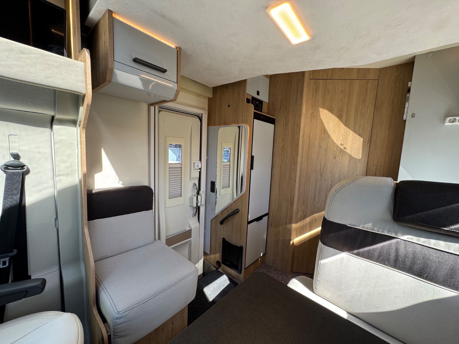 Fahrzeugabbildung Roller Team ZEFIRO 263 TL FIAT QUEENSBETT HUBBETT SOLAR TV