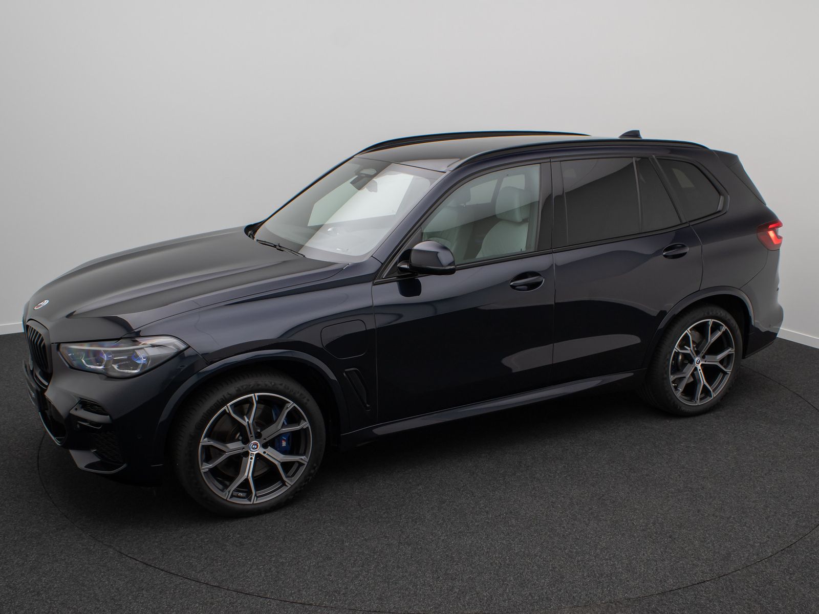 Fahrzeugabbildung BMW X5 xD45e M Sport Laser DAB HUD Komfort 21Zoll