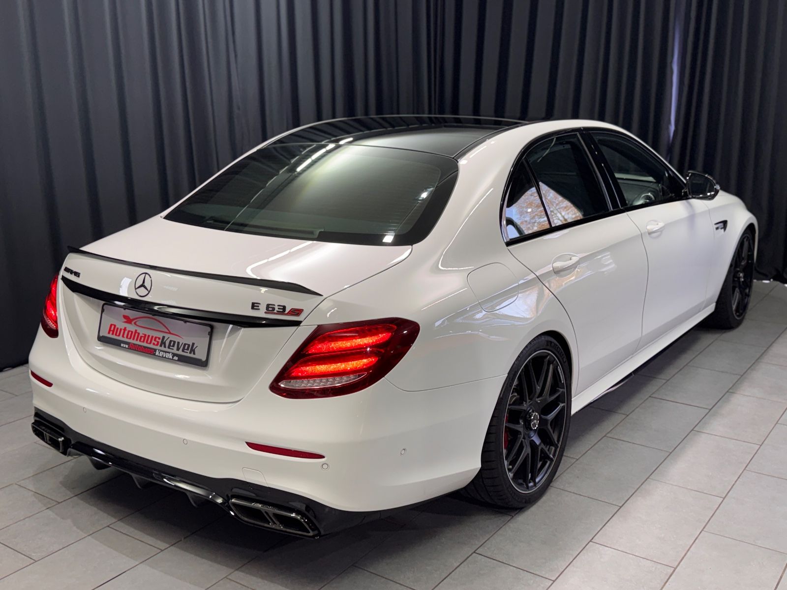 Fahrzeugabbildung Mercedes-Benz E 63 S AMG 4Matic+|AMG DRIVER|BURMESTER|TV|VOLL