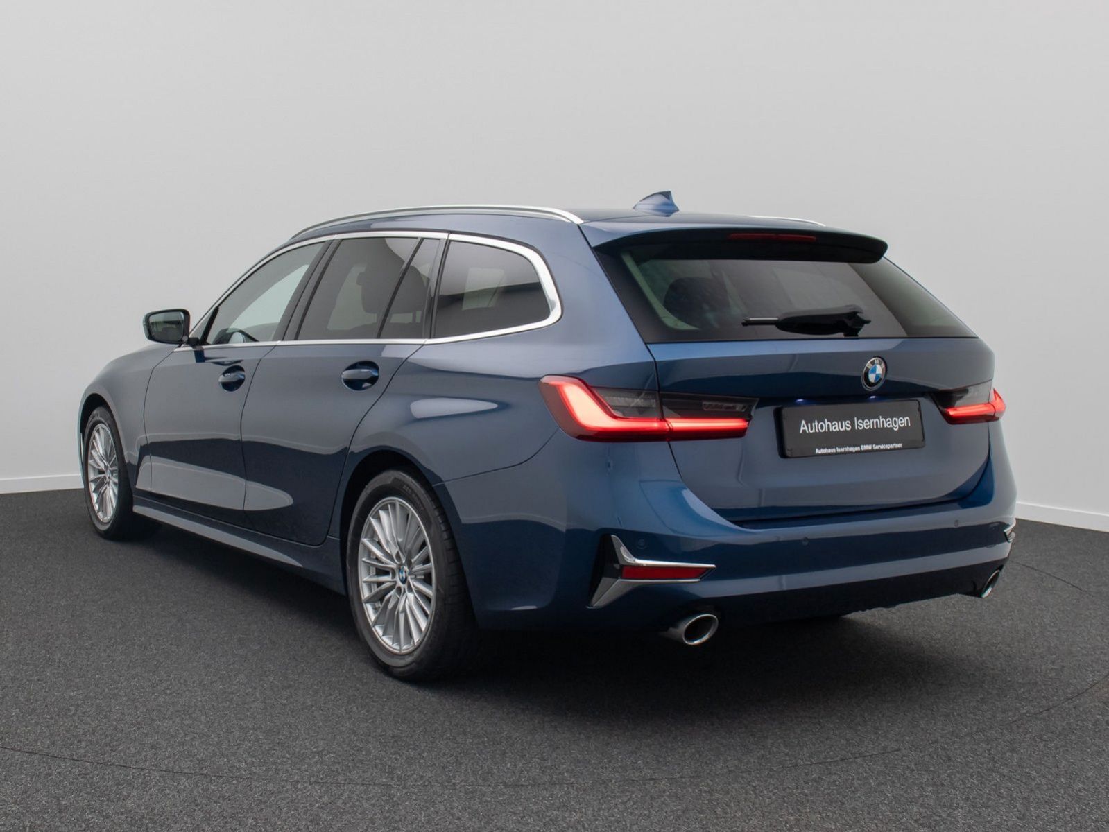 Fahrzeugabbildung BMW 320d Luxury Line DAB CockpitPlus PDC Leder