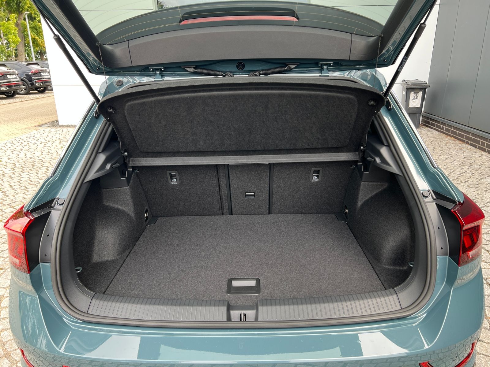 Fahrzeugabbildung Volkswagen T-Roc  GOAL 1.5 TSI DSG *AHK, Navi, Plus-Paket*