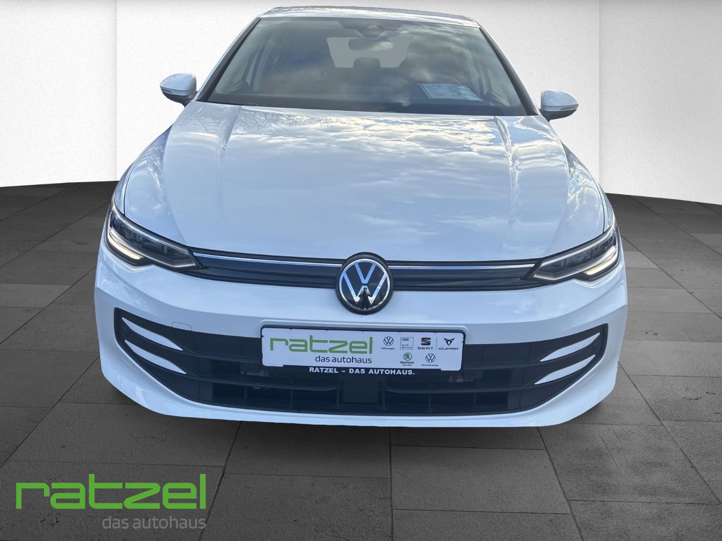 Fahrzeugabbildung Volkswagen Golf 1.5 TSI DSG Life Digitales Cockpit LED Sper