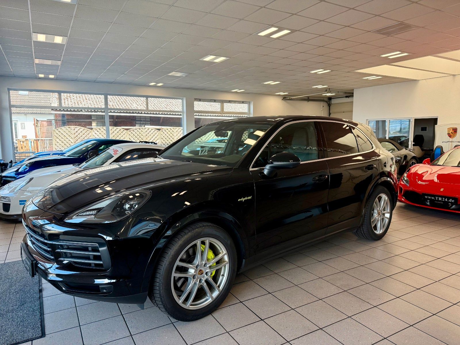 Fahrzeugabbildung Porsche Cayenne E-Hybrid Panorama/Luftfederung/ACC
