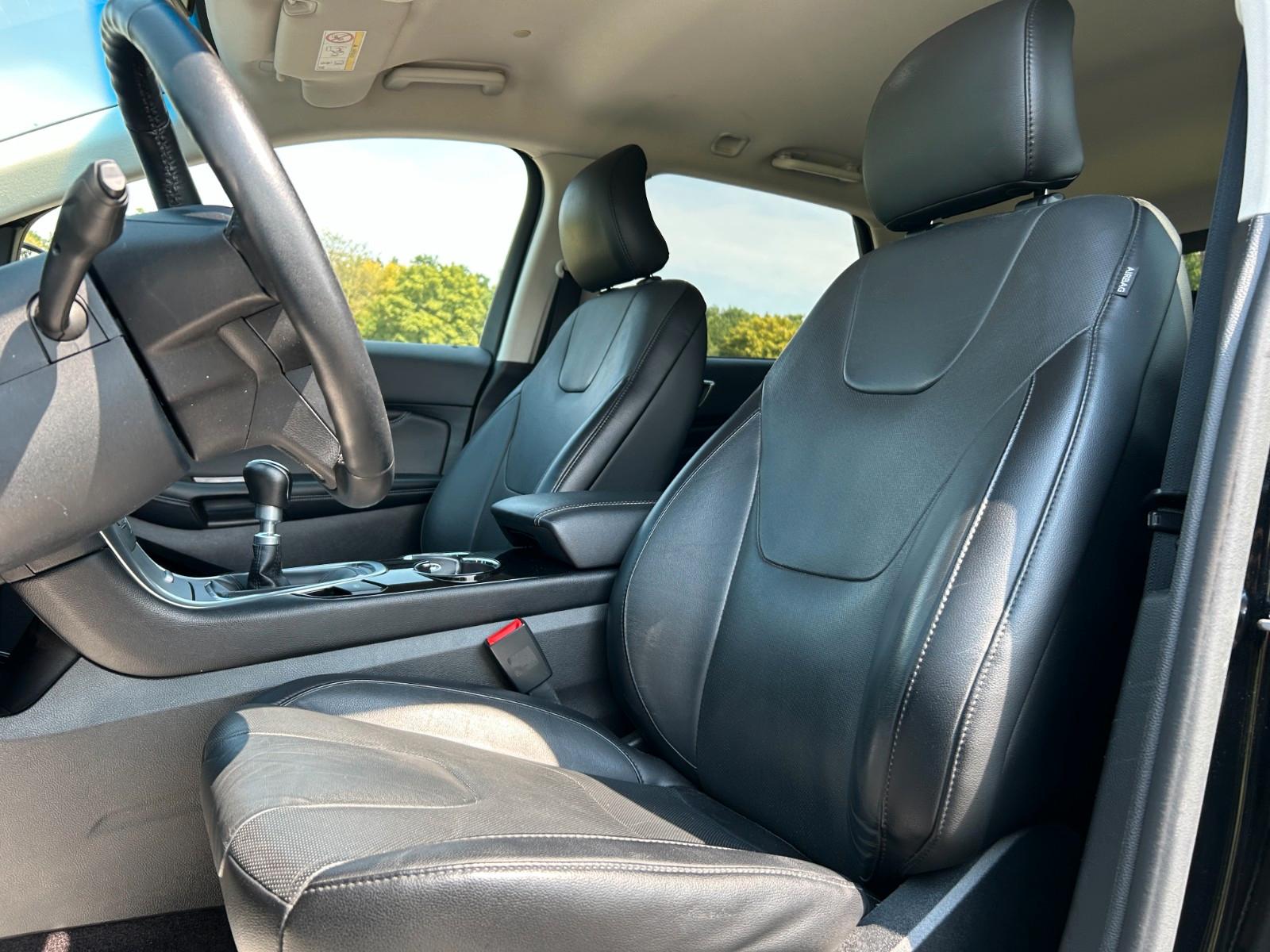 Ford Edge Titanium 2.0 TDCi 4x4 Navi Klimaauto. Leder