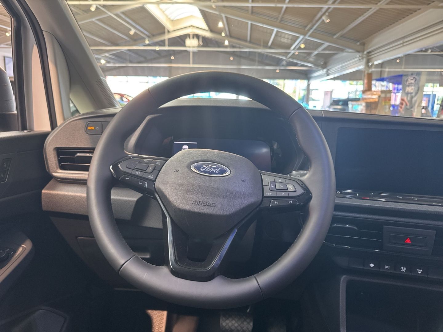 Fahrzeugabbildung Ford Transit Connect Langer Radstand L2 Kastenwagen