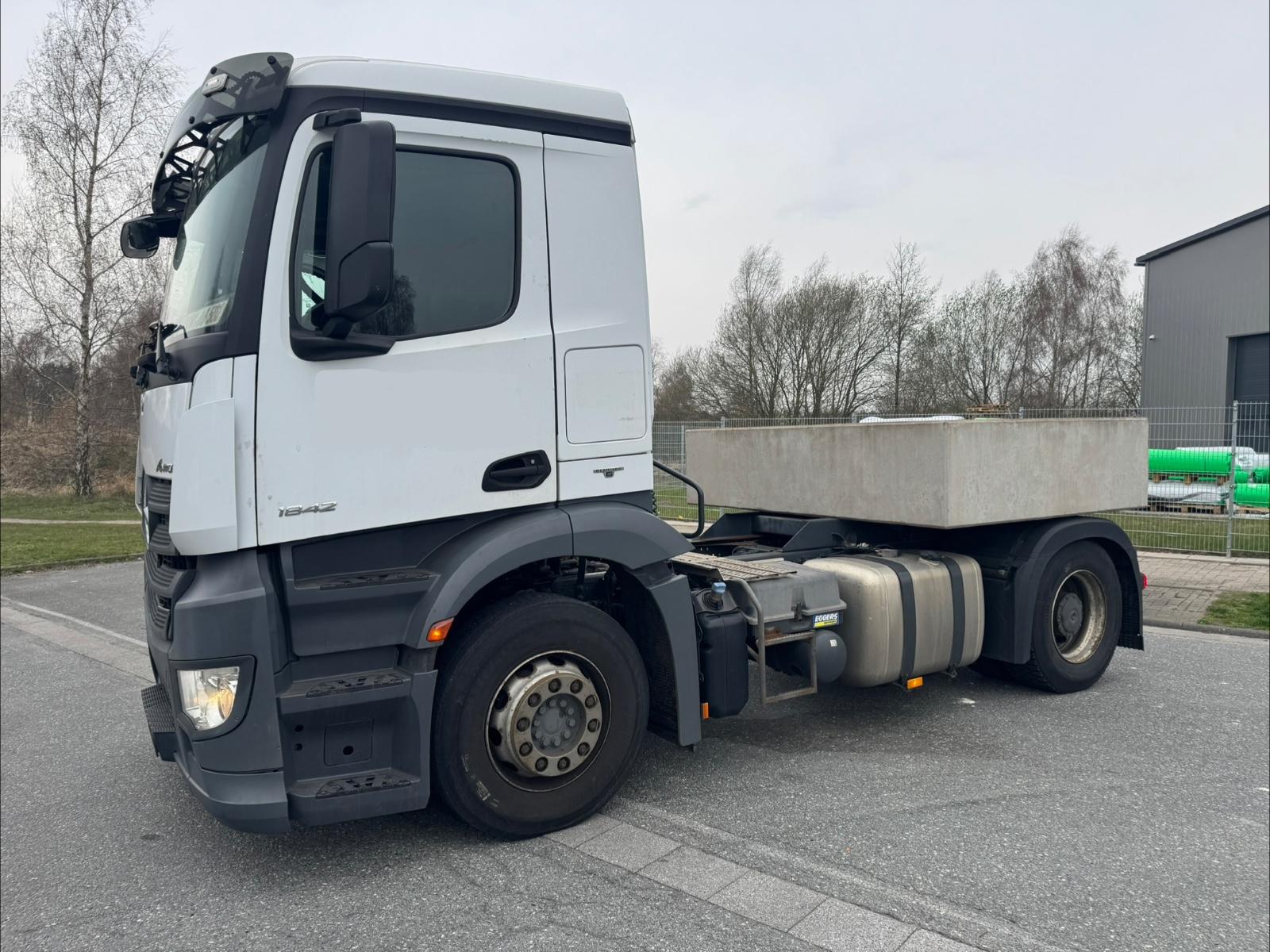 Mercedes-Benz 1842 LS Antos Zugmaschine