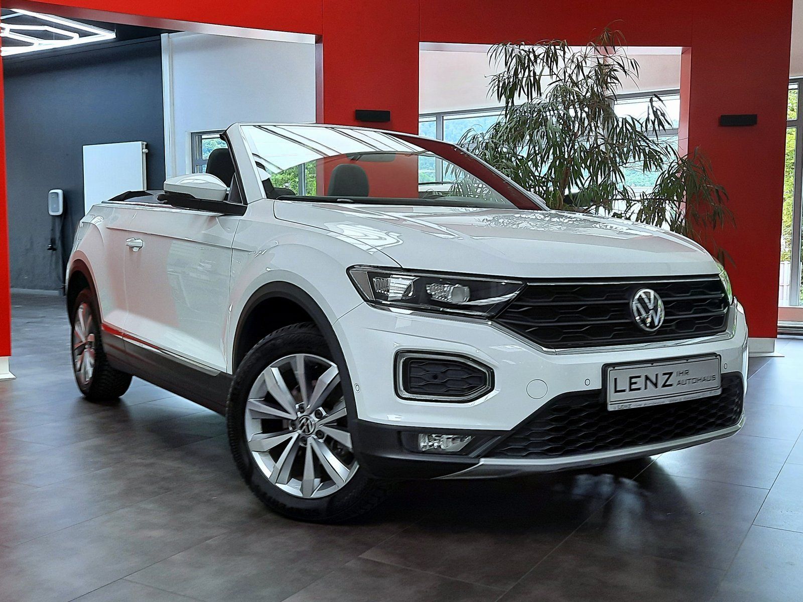 Fahrzeugabbildung Volkswagen T-Roc Cabrio Style TSI DSG *Navi*AHK*Cam*PDC*LED