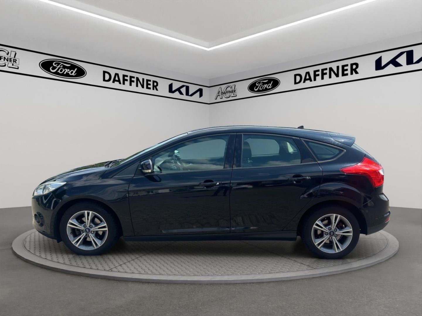 Fahrzeugabbildung Ford Focus SYNC Edition SHZ Notbremsass. Tel.-Vorb. P