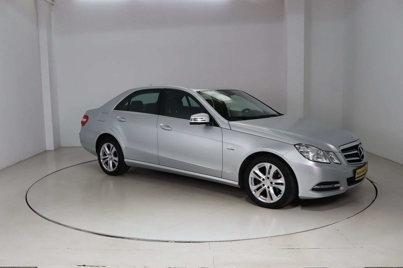 Fahrzeugabbildung Mercedes-Benz E 200 AVANTGARDE * Xenon * HU/AU 07.26