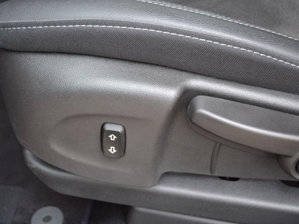 Crossland (X) 1.2 T Automatik Ultimate LED/NAVI/