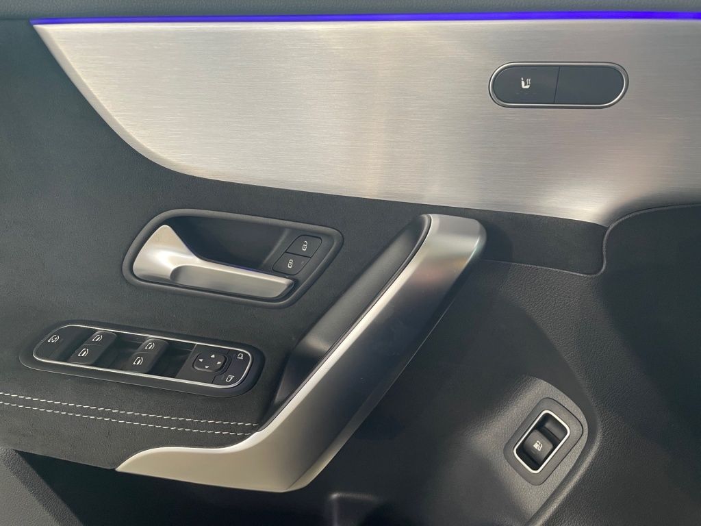 Fahrzeugabbildung Mercedes-Benz CLA 250 e SB AMG Night AHK Pano Navi LED Sport