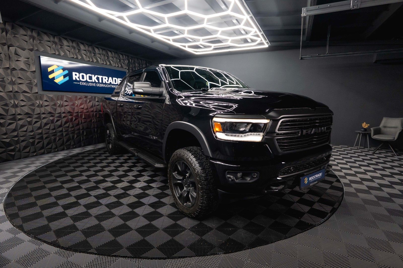 Fahrzeugabbildung Dodge RAM 5.7 V8 HEMI 4x4 Built to Serve AXLE LOCK 19%