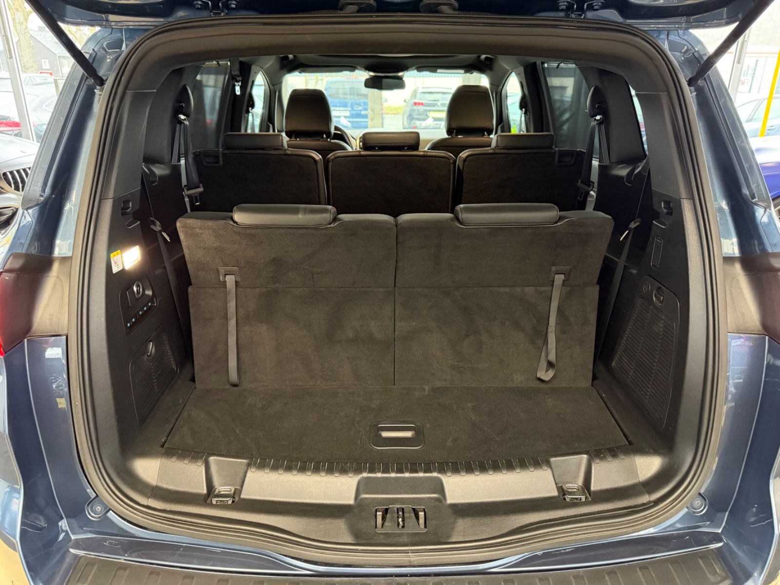Fahrzeugabbildung Ford S-Max ST-Line *Pano* 7 Sitzer
