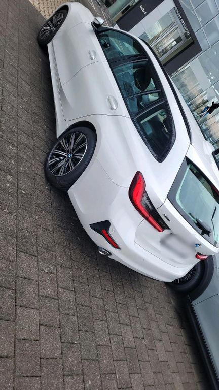 Image of BMW 320