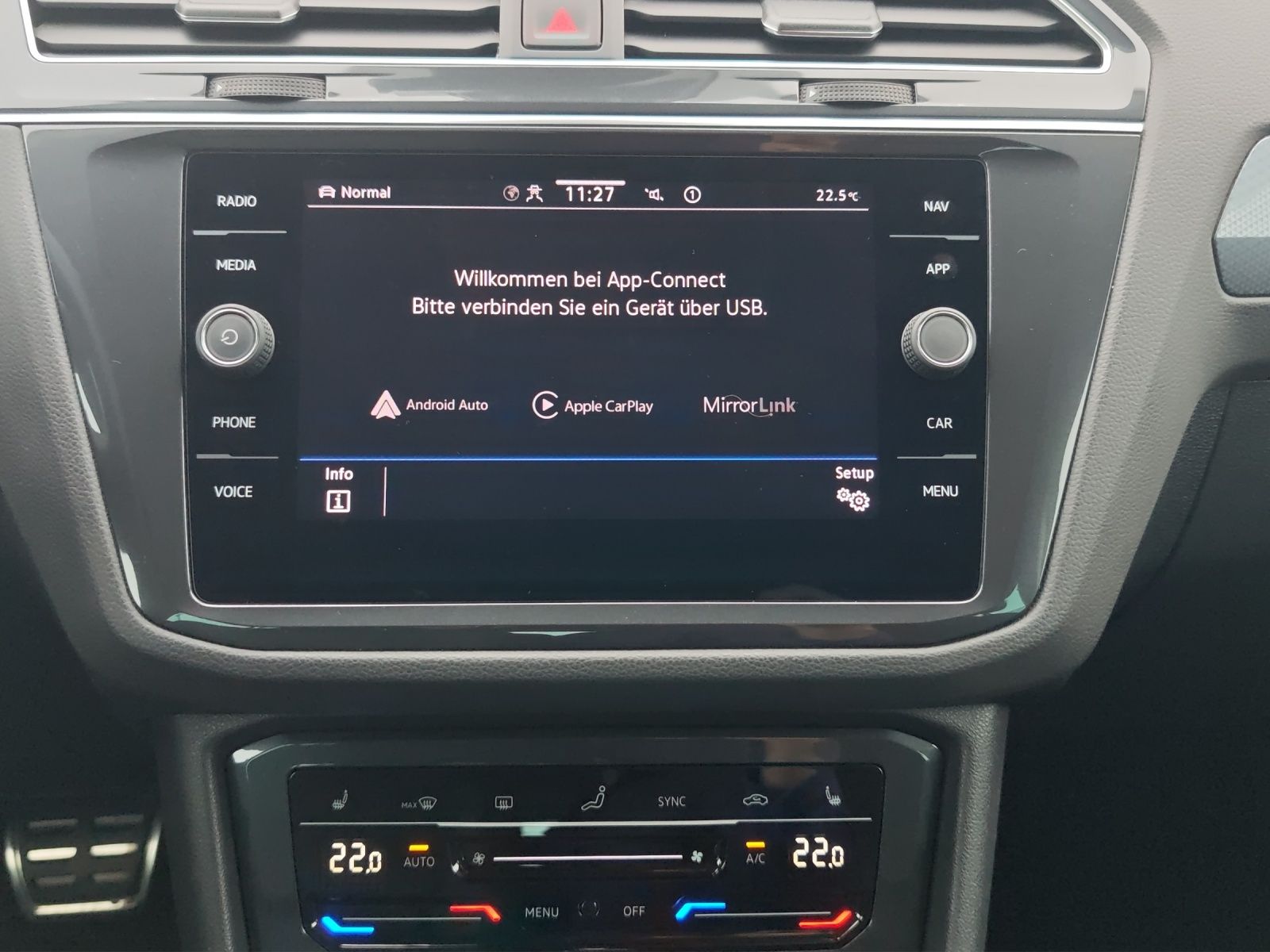 Fahrzeugabbildung Volkswagen Tiguan TDI Active DSG LED Navi ACC PDC SHZ