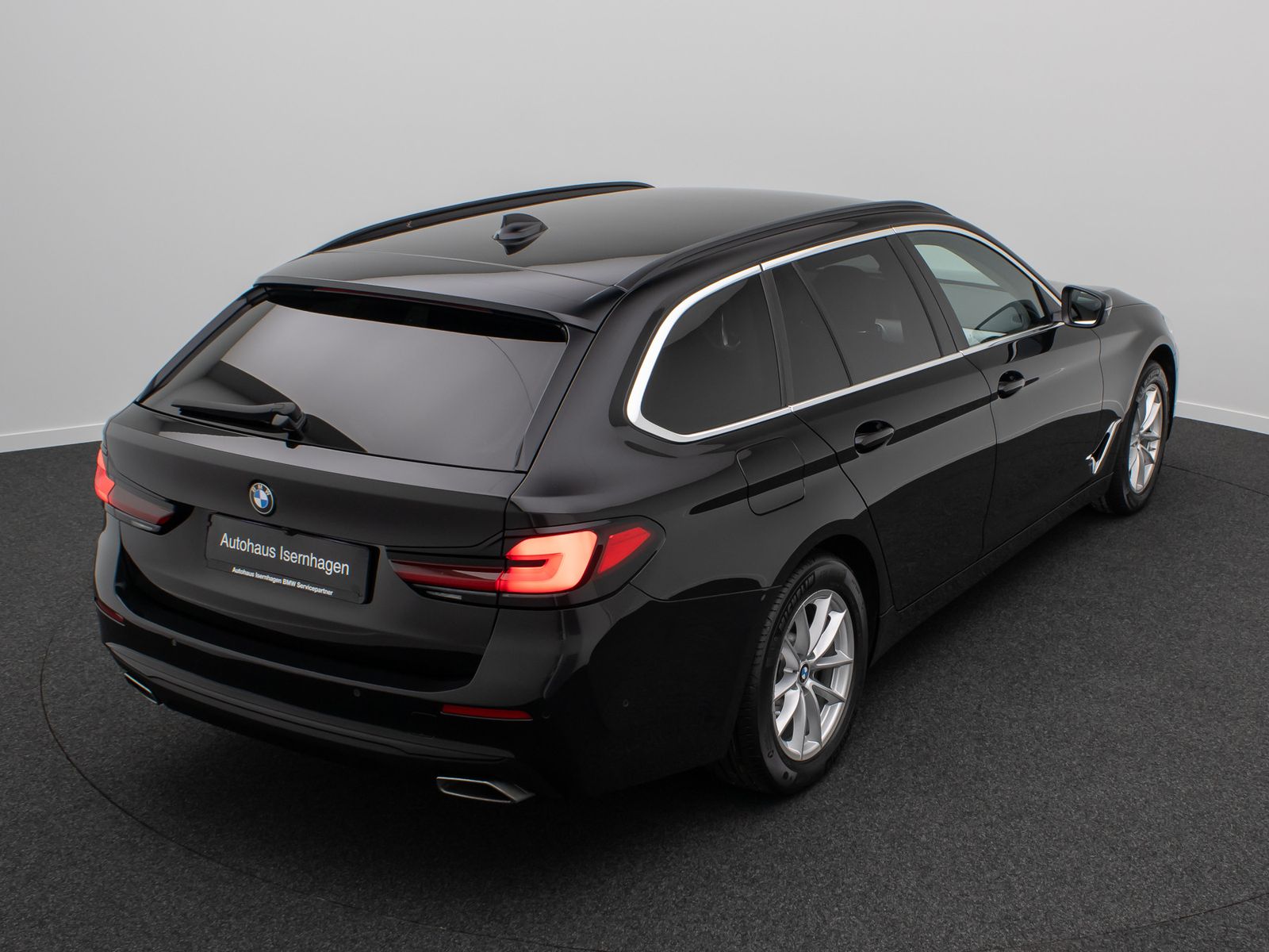 Fahrzeugabbildung BMW 520d xD Alarm Kamera DAB HUD 4xKlima Leder